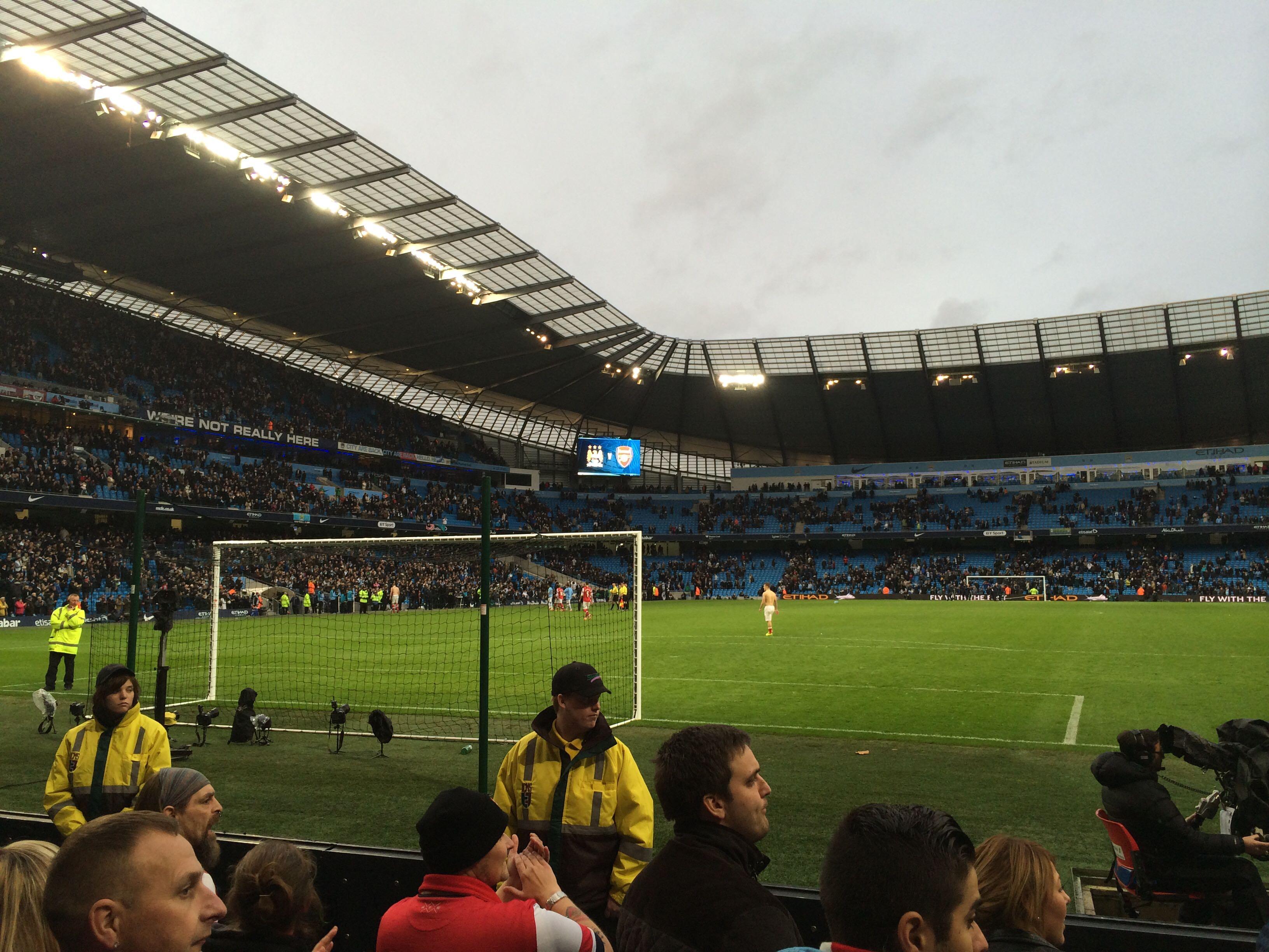 年轻人踏上 年轻人踏上